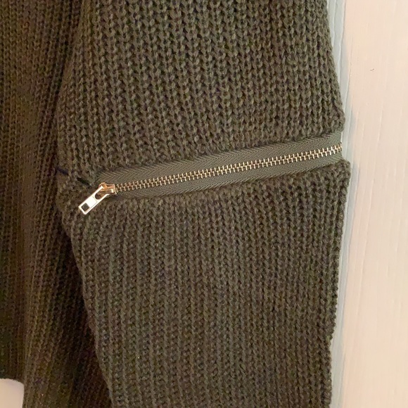 Knit v-neck sweater - Picture 3 of 8
